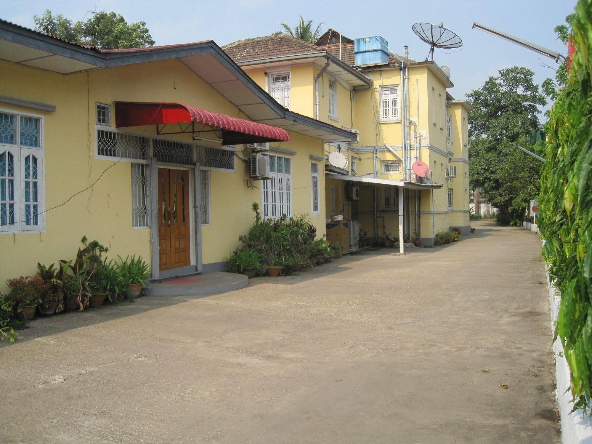 Golden Guest Inn Yangon Exterior foto
