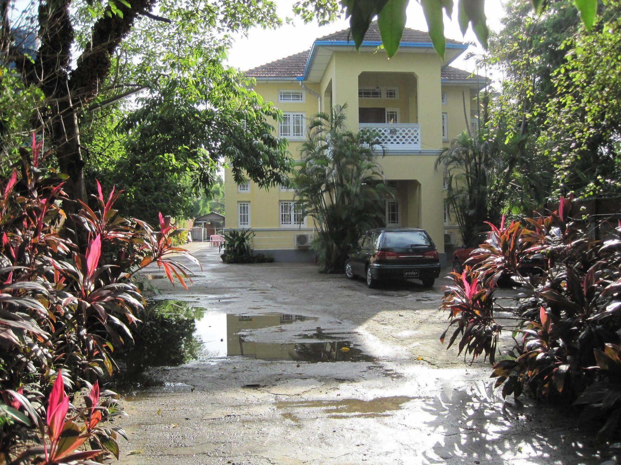 Golden Guest Inn Yangon Exterior foto