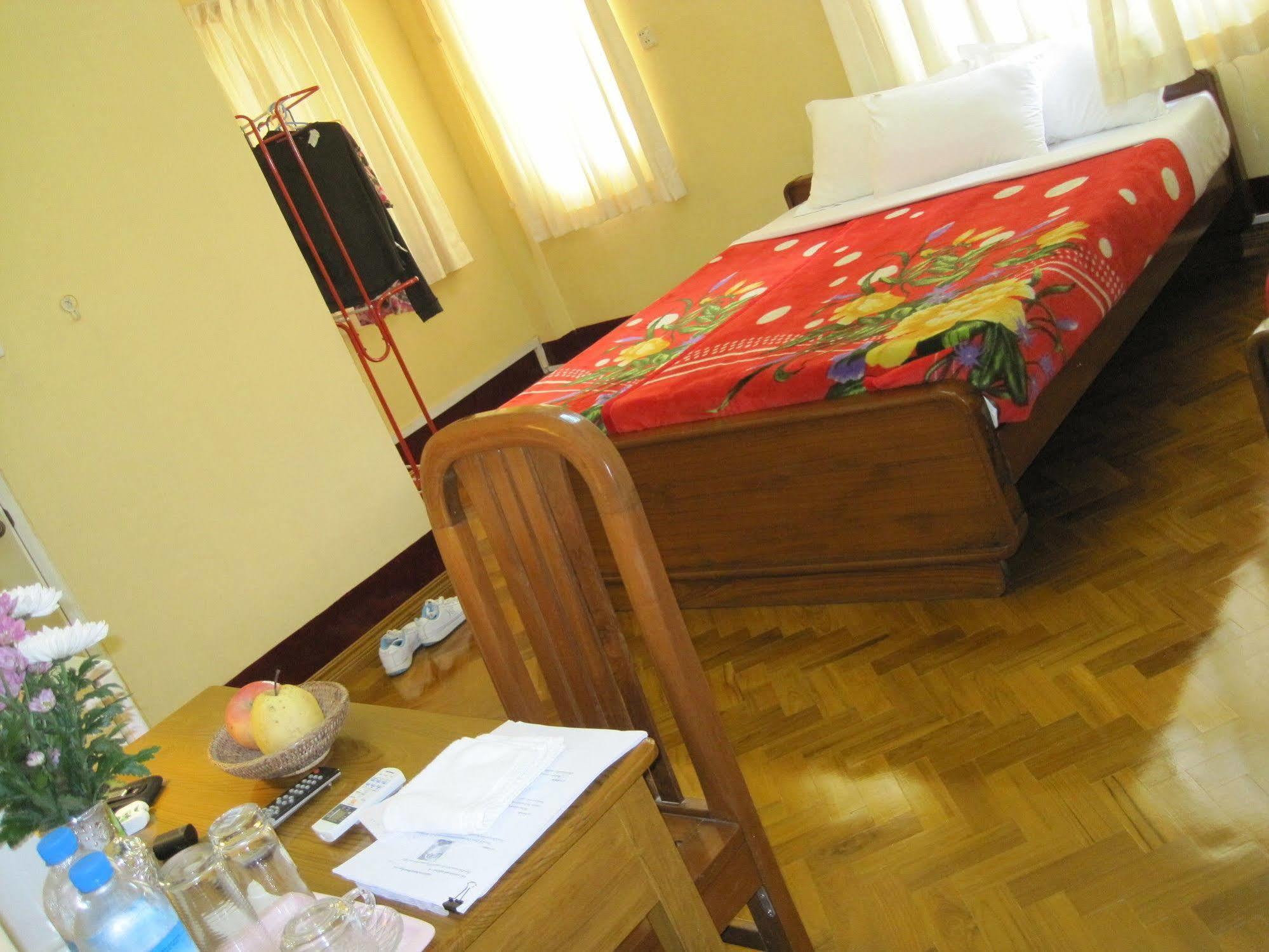 Golden Guest Inn Yangon Exterior foto
