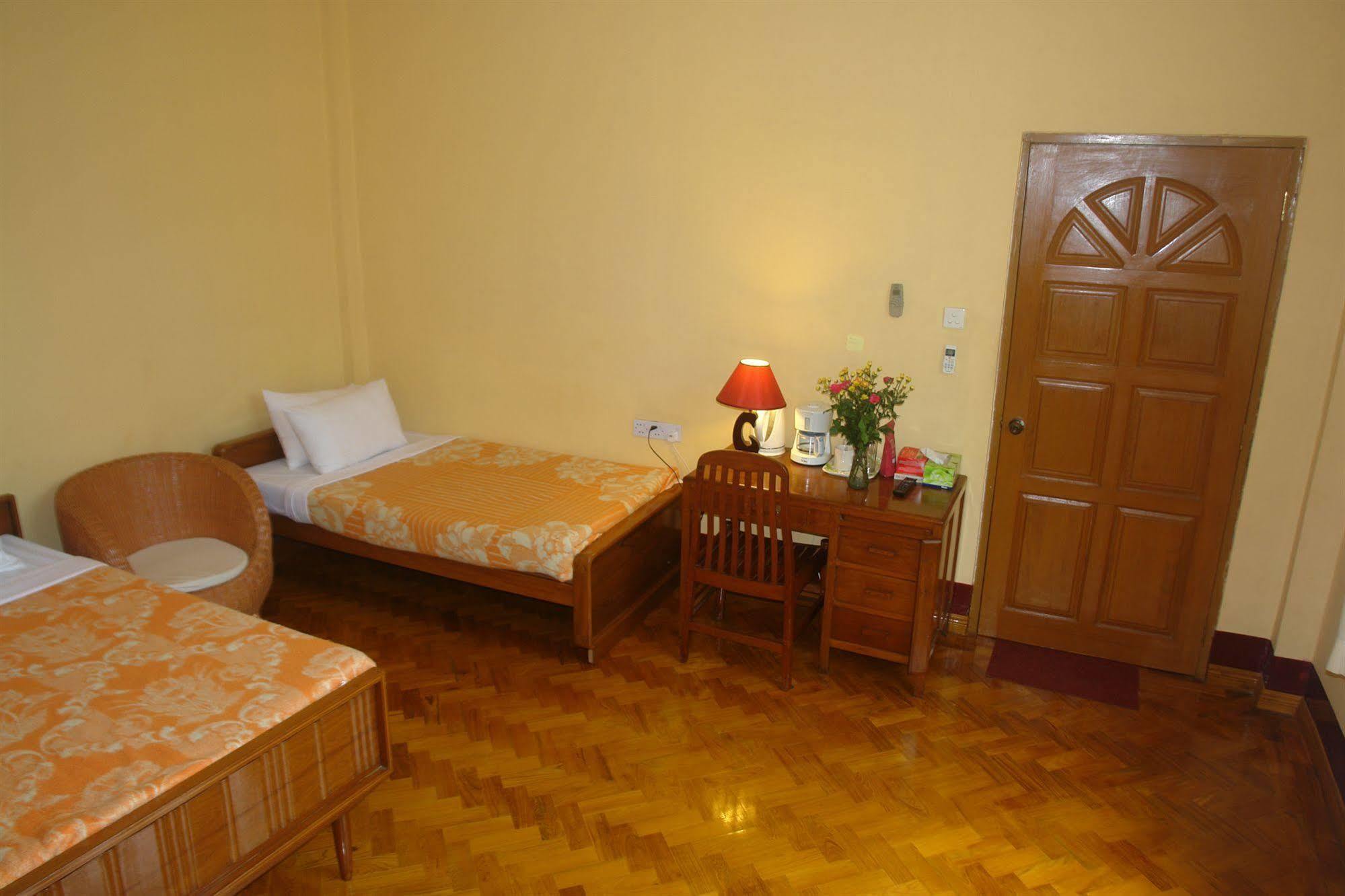 Golden Guest Inn Yangon Exterior foto